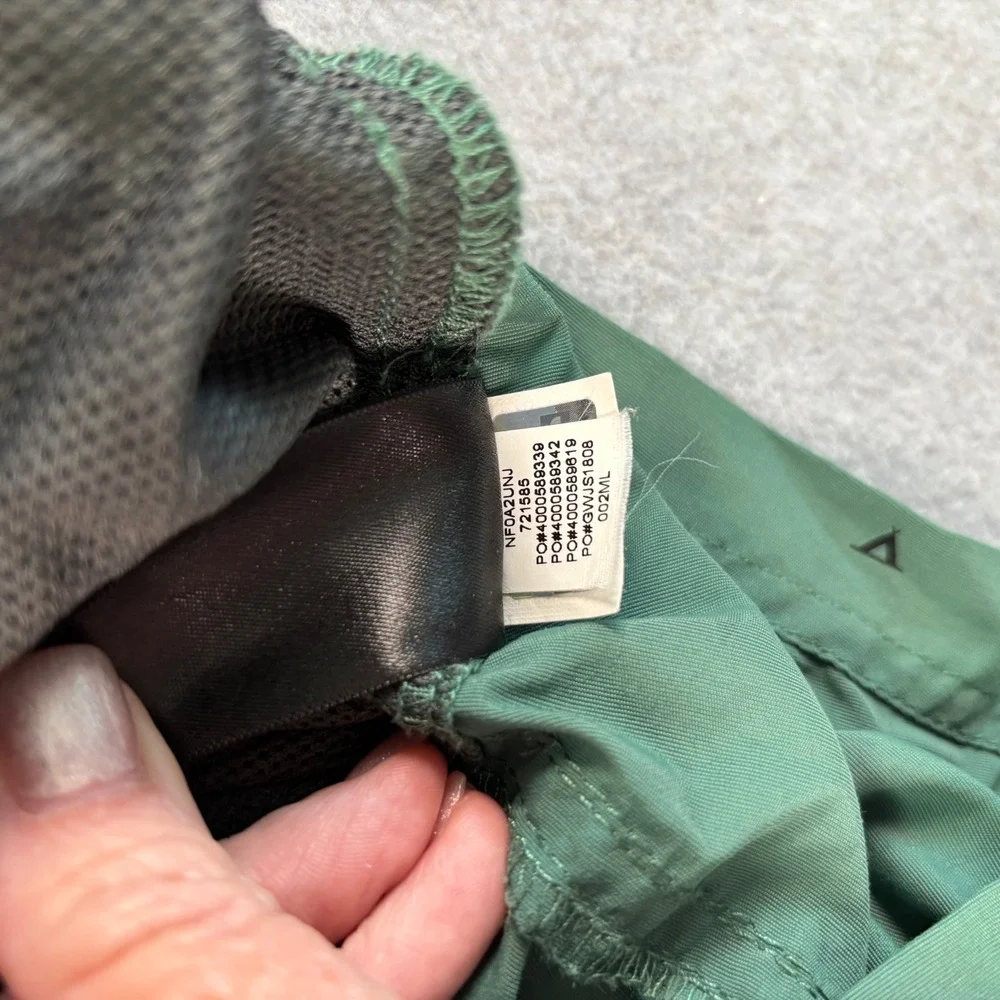 The North Face Shorts Mens XL Green Tent Print Nylon Mesh Lined‎ NF0A2UNJ
